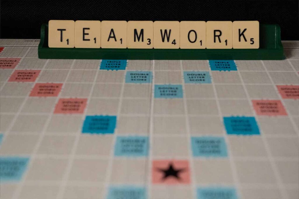 Ce face un team building sa fie antrenant la yes academy aflii imagine board game 1200x853